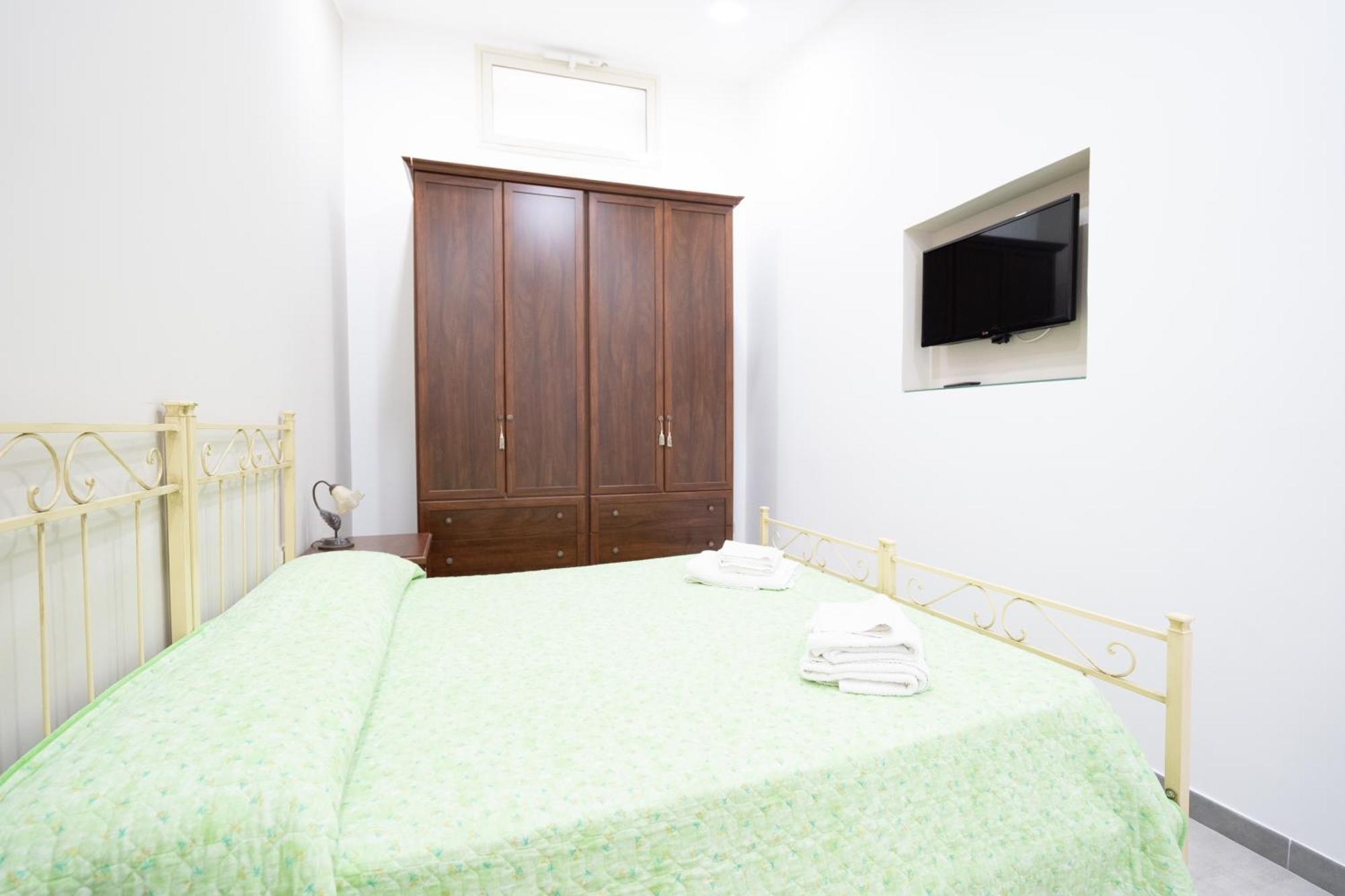 Casa Vacanza Serafino Apartment Катания Екстериор снимка